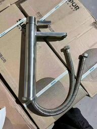 Vòi cao Lavabo rửa mặt hãng SUPOR 212224-01-LS có nóng lạnh , inox 304