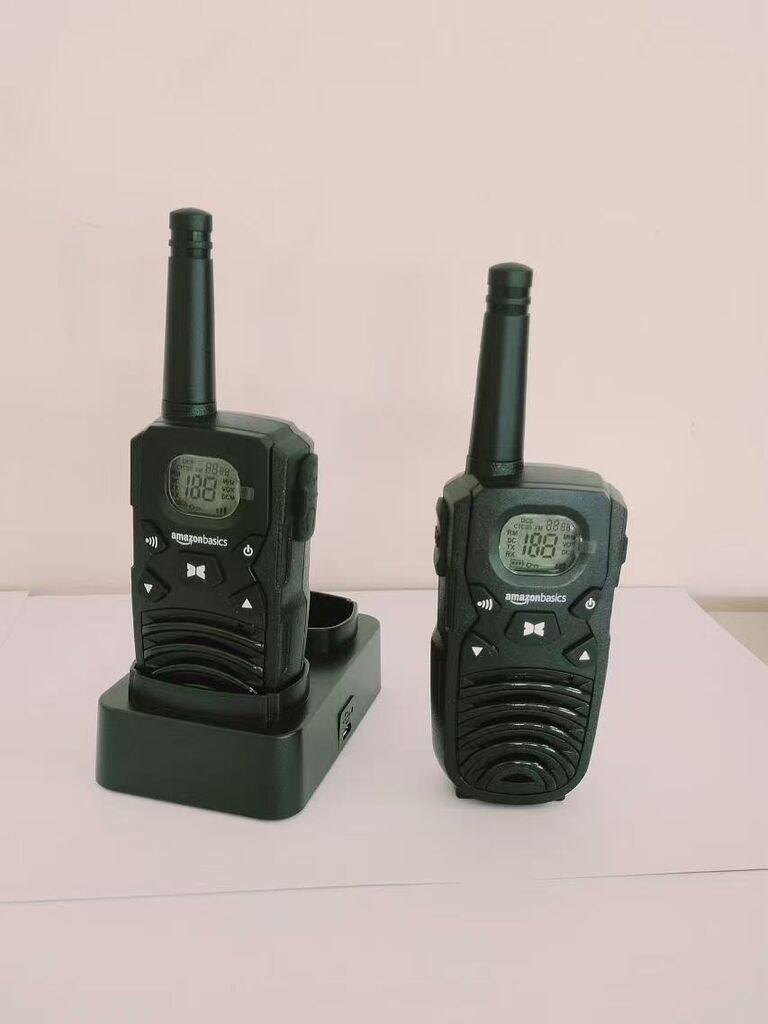 2c Bộ đàm 2 chiều Amazon Basics (Mỹ) có bộ sạc để bàn, pin, kết nối đường dài, kèm pin sạc - Ảnh 9