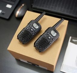 2c Bộ đàm 2 chiều Amazon Basics (Mỹ) có bộ sạc để bàn, pin, kết nối đường dài,…