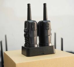 2c Bộ đàm 2 chiều Amazon Basics (Mỹ) có bộ sạc để bàn, pin, kết nối đường dài,…