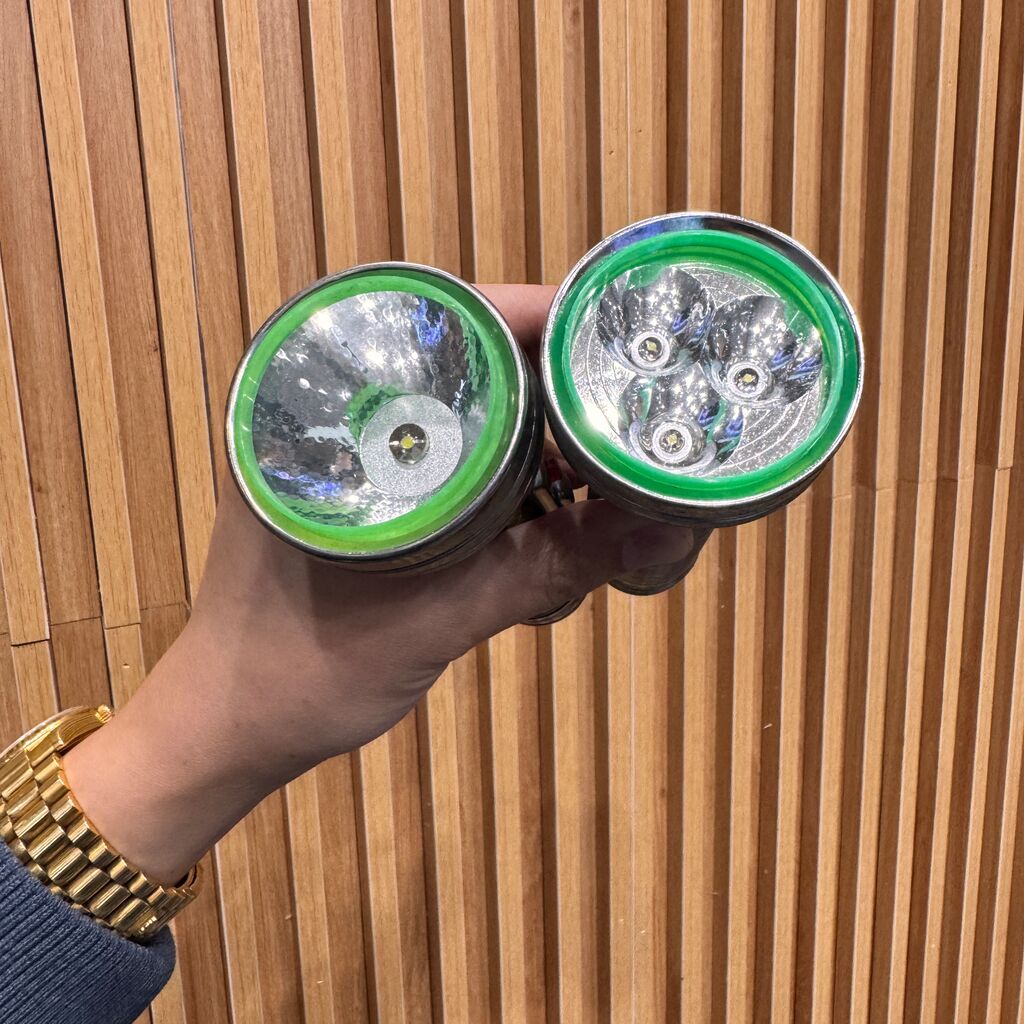 Đèn pin vỏ kim loại huyền thoại , dùng pin tiểu hoặc pin đại đều được. - Ảnh 6