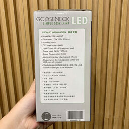 Đèn bàn LED đọc sách GOOSENECK SSL-908-WT , cáp sạc bị ố vàng