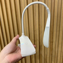 Đèn LED kẹp bàn đọc sách GOOSENECK SSL-909-WT ( cáp sạc bị ố vàng)