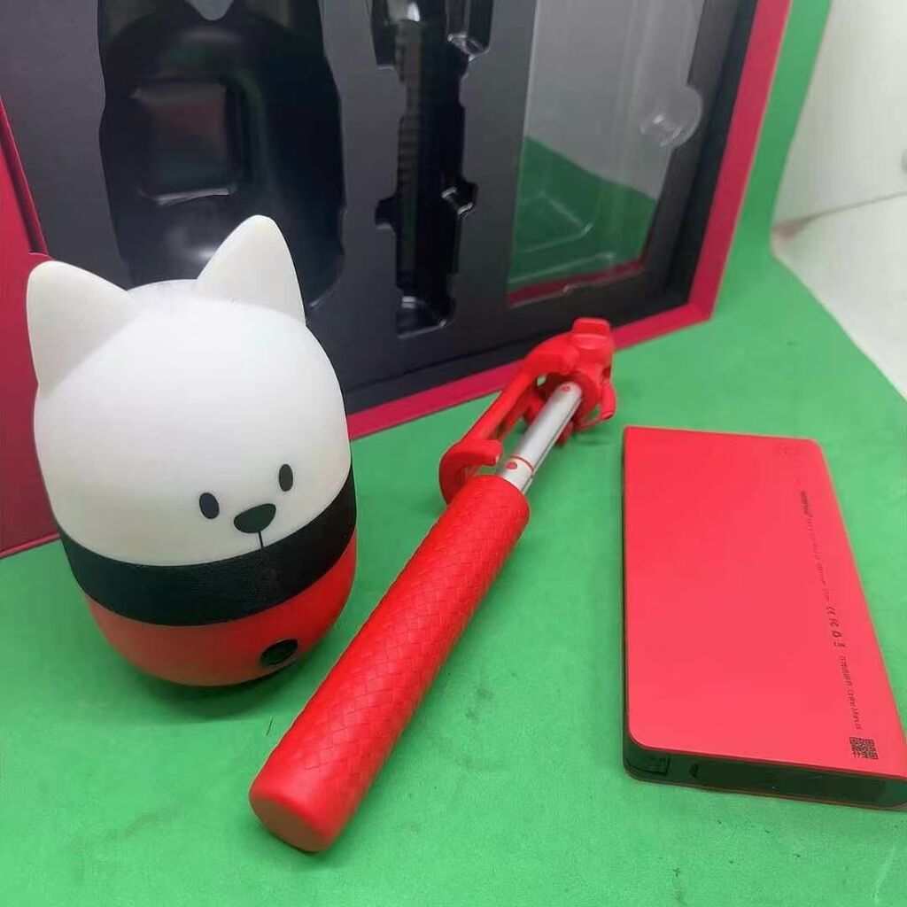 Hộp quà WOWidea gồm Pin dự phòng + Gậy chụp ảnh + Loa Bluetooth (Loa bị dính tay)