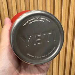 Ly giữ nhiệt YETI 30oz / 887ml Rambler Tumbler - mẫu cao - giao màu ngẫu nhiên