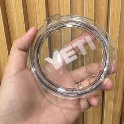 Ly giữ nhiệt YETI 30oz / 887ml Rambler Tumbler - mẫu cao - giao màu ngẫu nhiên