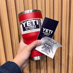 Ly giữ nhiệt YETI 30oz / 887ml Rambler Tumbler - mẫu cao - giao màu ngẫu nhiên