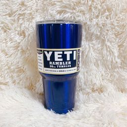 Ly giữ nhiệt YETI 30oz / 887ml Rambler Tumbler - mẫu cao - giao màu ngẫu nhiên