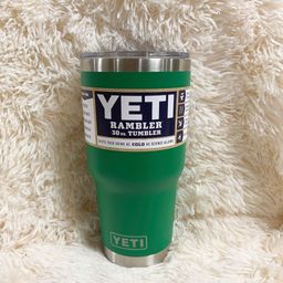 Ly giữ nhiệt YETI 30oz / 887ml Rambler Tumbler - mẫu cao - giao màu ngẫu nhiên