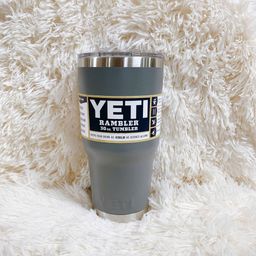 Ly giữ nhiệt YETI 30oz / 887ml Rambler Tumbler - mẫu cao - giao màu ngẫu nhiên