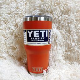 Ly giữ nhiệt YETI 30oz / 887ml Rambler Tumbler - mẫu cao - giao màu ngẫu nhiên
