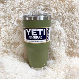 Ly giữ nhiệt YETI 30oz / 887ml Rambler Tumbler - mẫu cao - giao màu ngẫu nhiên
