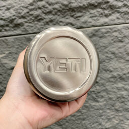Ly giữ nhiệt YETI 20oz / 600ml Rambler Tumbler - mẫu cao - giao màu ngẫu nhiên