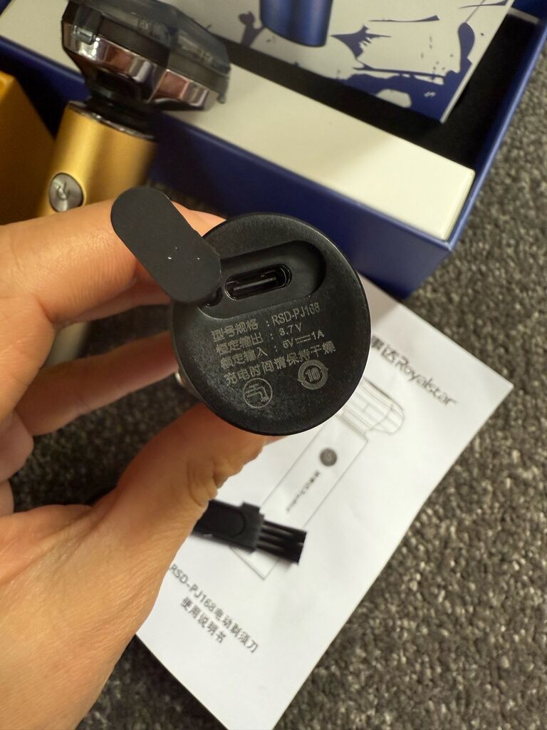 Máy cạo râu 3 lưỡi hãng Royalstar RSD-PJ168 - Ảnh 8