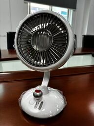 Quạt bàn tích điện D5J phong cách Retro cổ điển, tích hợp đèn, có túp năng xoay