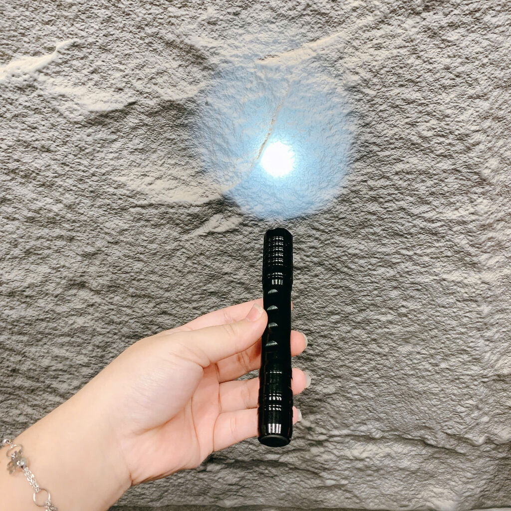 Đèn pin cầm tay chống nước, hợp kim nhôm. - Ảnh 3
