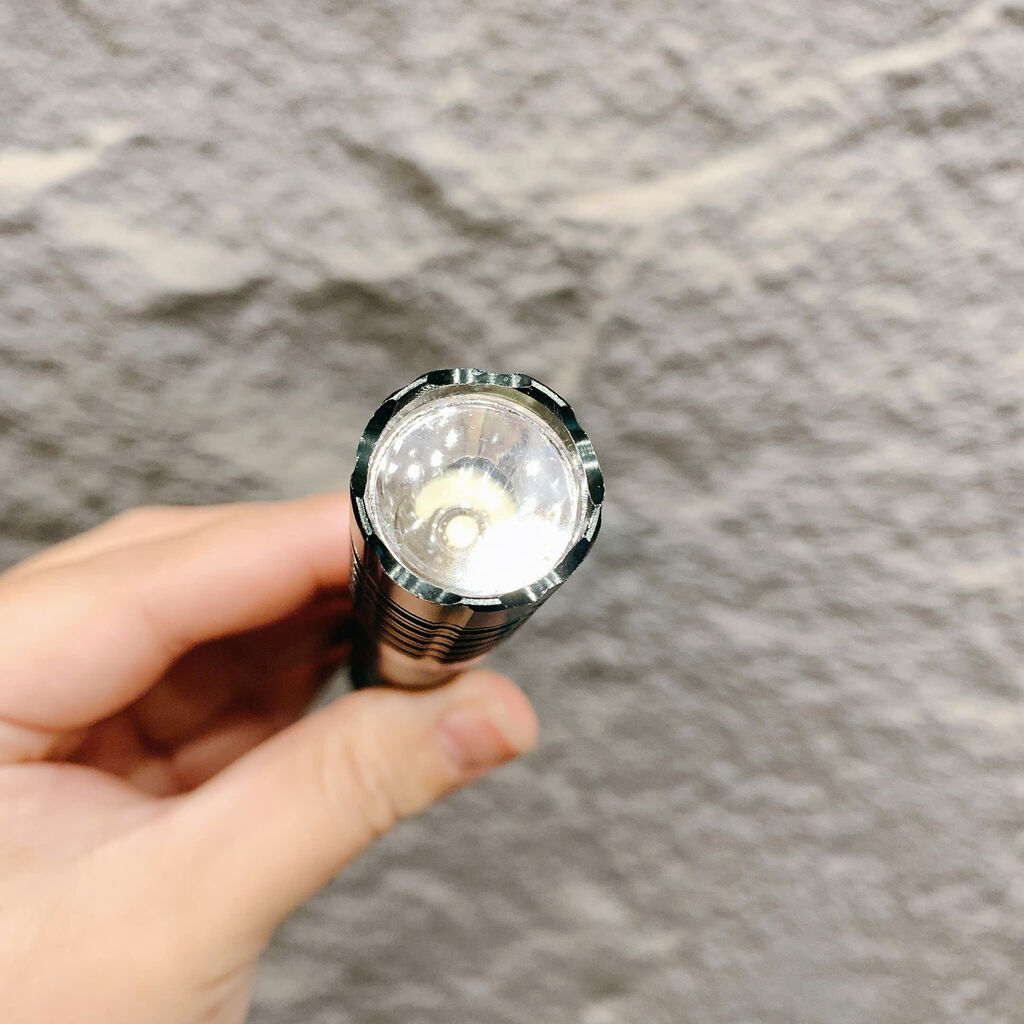 Đèn pin cầm tay chống nước, hợp kim nhôm. - Ảnh 5