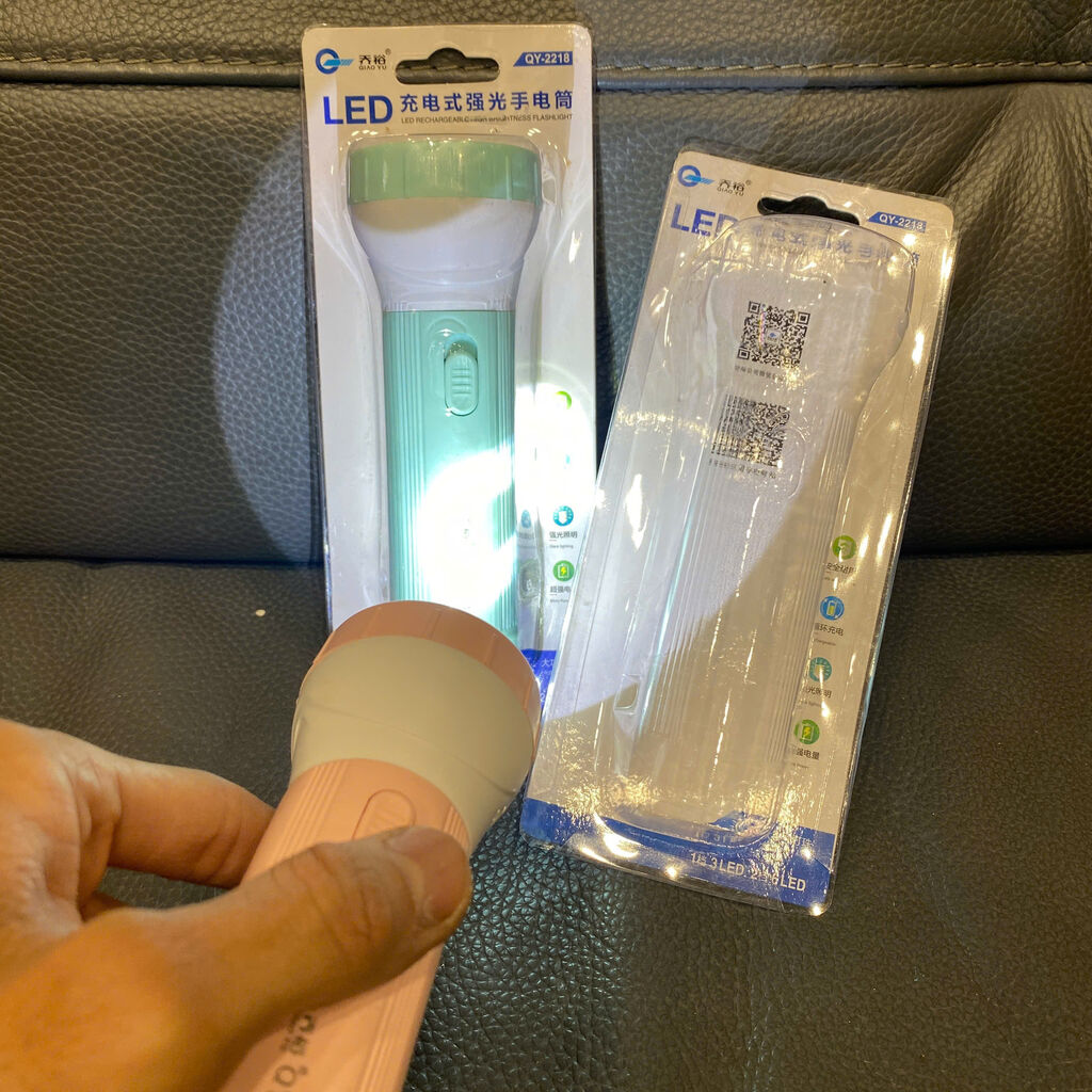 Đèn pin sạc điện cầm tay QIAO YU QY-2218 - Ảnh 3