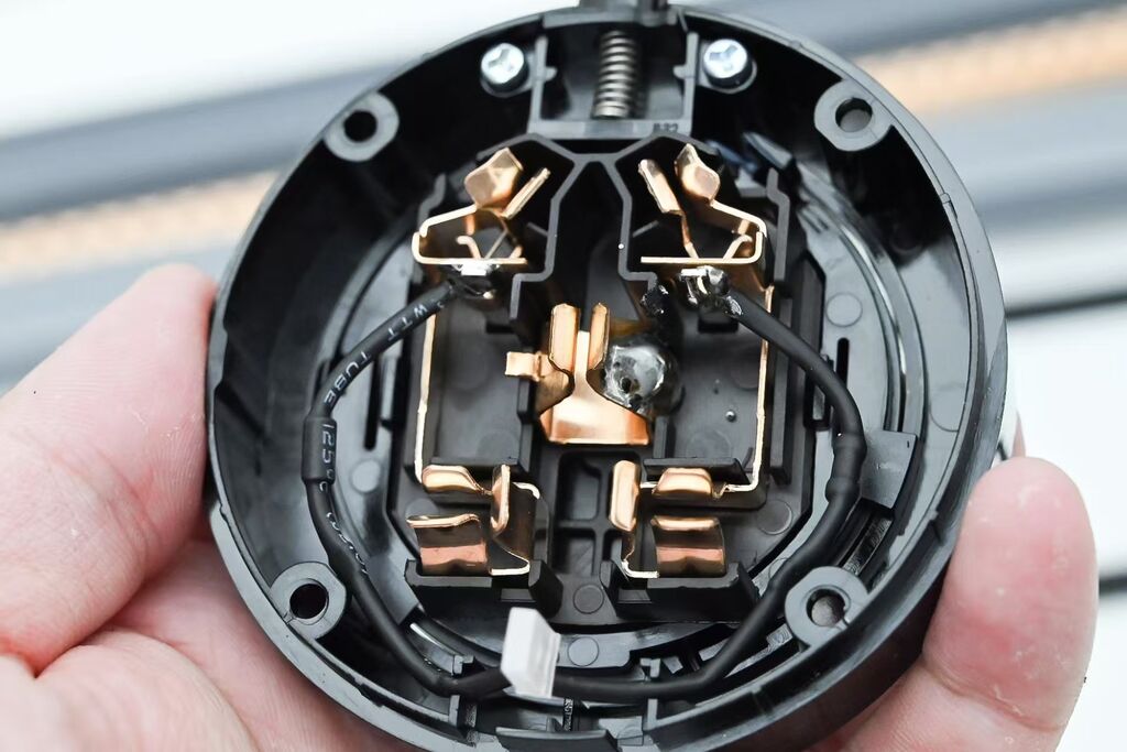 Ổ điện ray gắn tường 8000W hãng TESSAN , dài 60cm, với 3 ổ cắm di chuyển được - Ảnh 10