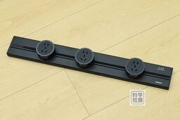 Ổ điện ray gắn tường 8000W hãng TESSAN , dài 60cm, với 3 ổ cắm di chuyển được