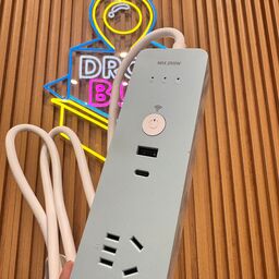 Ổ điện thông minh Wi-Fi hãng DELIXI, cổng C 20W + 3 ổ 220V
