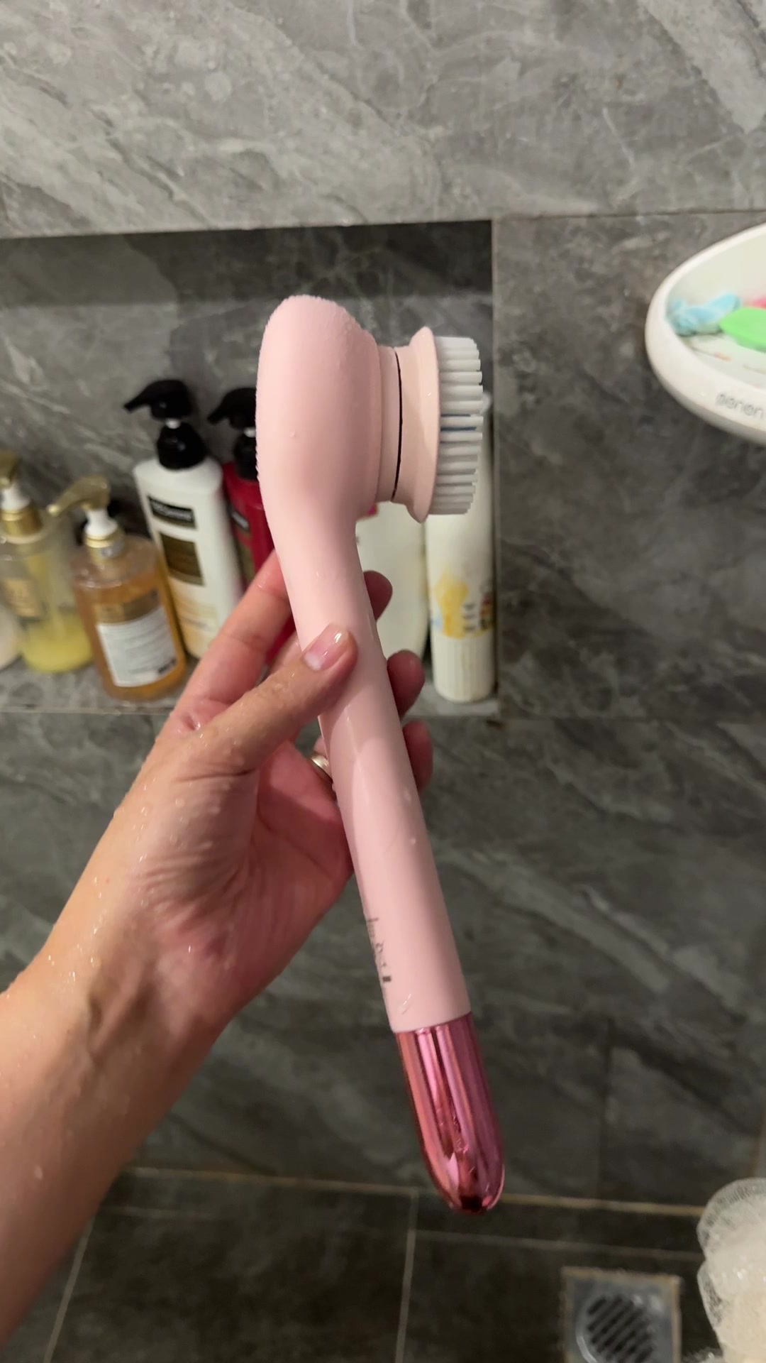 Máy cọ lưng & massage toàn thân khi tắm hãng Xiaomi inFace ( màu hồng ) thực tế Máy cọ lưng & massage toàn thân khi tắm hãng Xiaomi inFace ( màu hồng ) - Góc chụp chi tiết thực tế 7