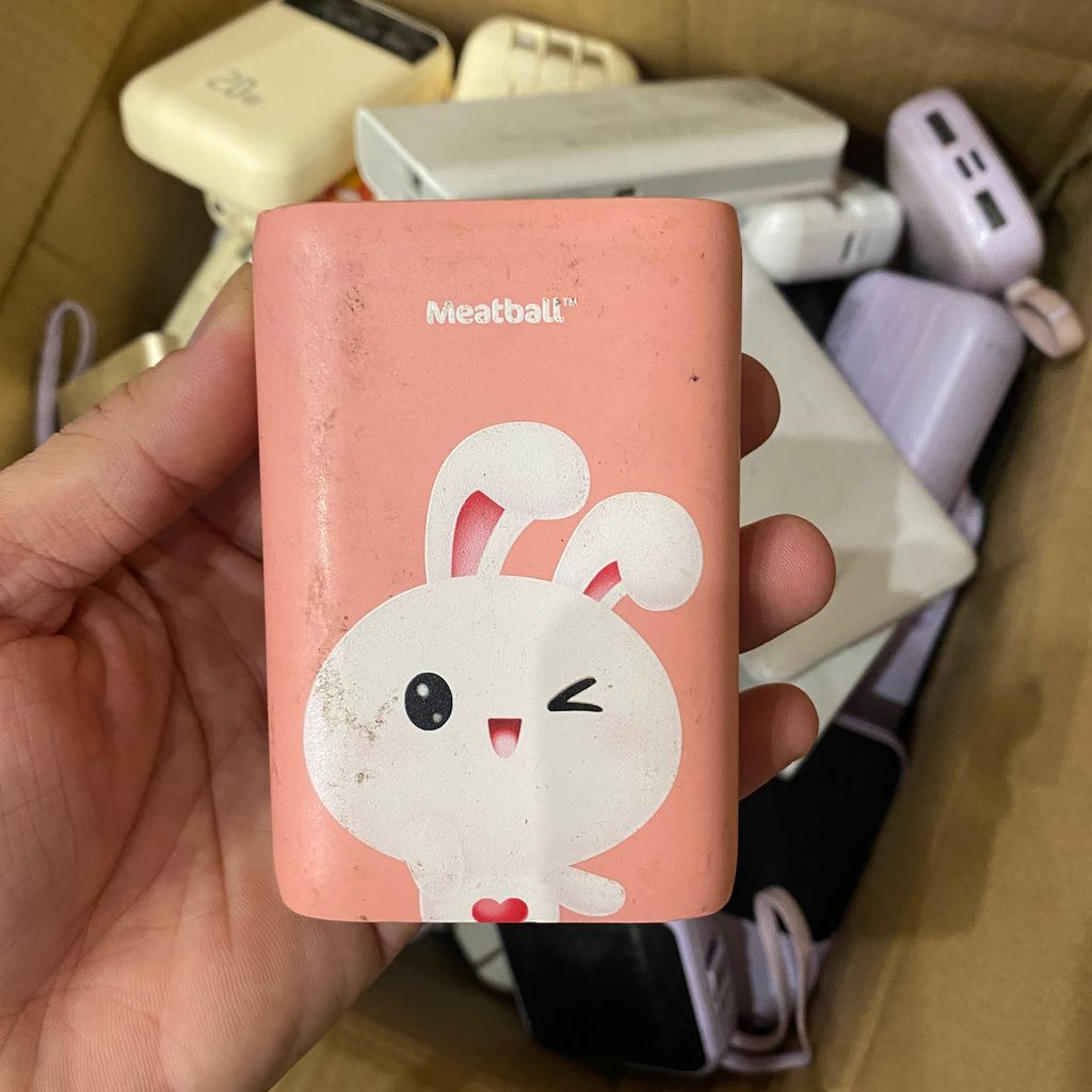 Pin dự phòng không hộp lẫn mẫu, đã qua sử dụng, hàng tịch thu ở Sân Bay - Ảnh 5