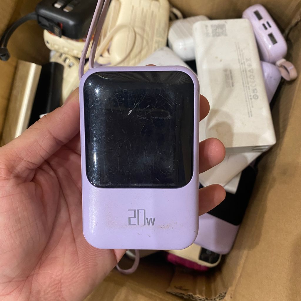 Pin dự phòng không hộp lẫn mẫu, đã qua sử dụng, hàng tịch thu ở Sân Bay - Ảnh 10