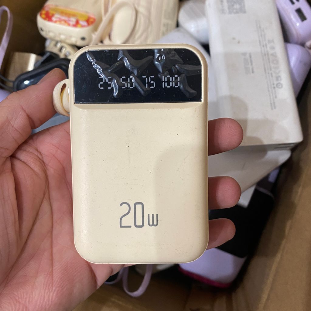 Pin dự phòng không hộp lẫn mẫu, đã qua sử dụng, hàng tịch thu ở Sân Bay - Ảnh 9