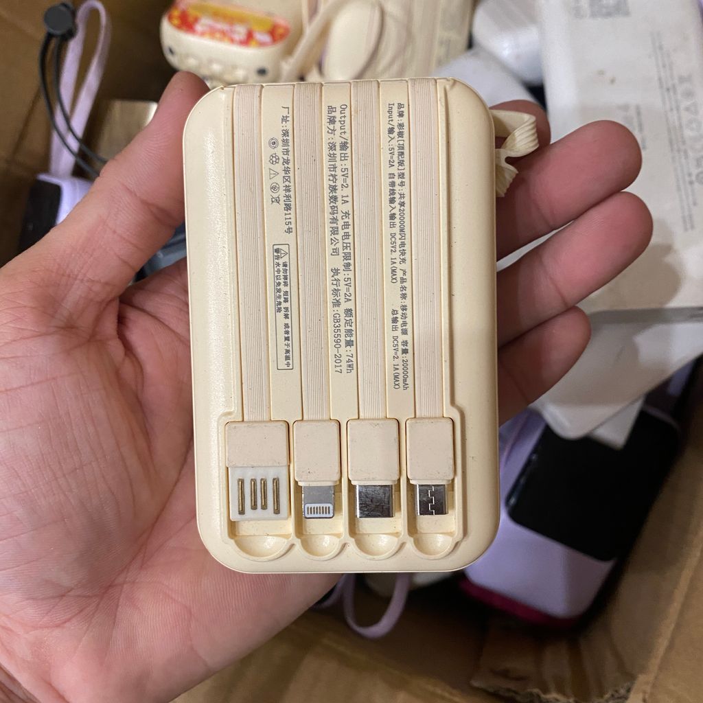 Pin dự phòng không hộp lẫn mẫu, đã qua sử dụng, hàng tịch thu ở Sân Bay - Ảnh 8