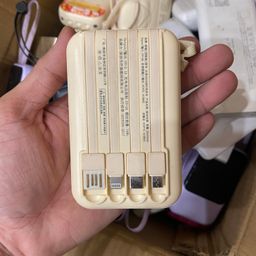 Pin dự phòng không hộp lẫn mẫu, đã qua sử dụng, hàng tịch thu ở Sân Bay