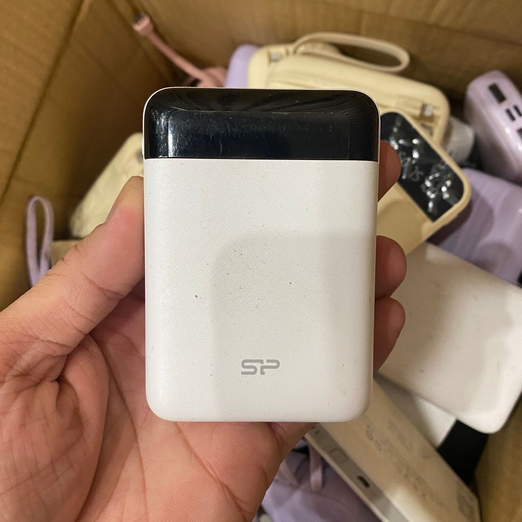 Pin dự phòng không hộp lẫn mẫu, đã qua sử dụng, hàng tịch thu ở Sân Bay - Ảnh 7