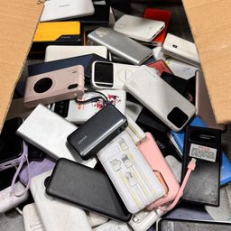 Pin dự phòng không hộp lẫn mẫu, đã qua sử dụng, hàng tịch thu ở Sân Bay