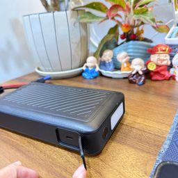 Pin dự phòng 15000mAh hãng Mophie AC55500, kích bình ắc quy oto, xe máy, cổng…