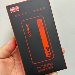 Pin dự phòng 10.000mAh Geekton C1110mAh sạc nhanh 30W - có màn hình đo dòng sạc