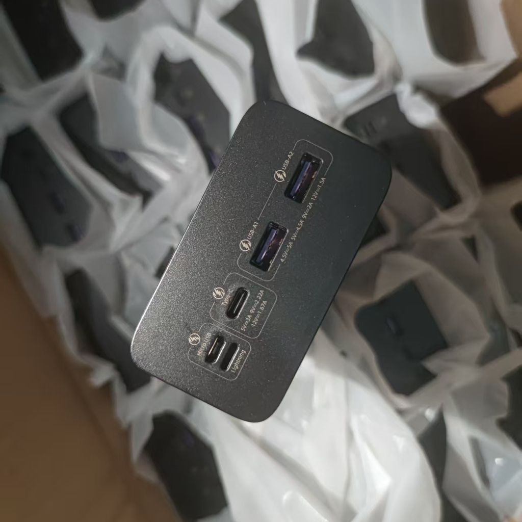 Pin dự phòng 40.000mAh ROMOSS PEA40PF sạc nhanh 22.5W (New ko hộp, có xước nhẹ) thực tế Pin dự phòng 40.000mAh ROMOSS PEA40PF sạc nhanh 22.5W (New ko hộp, có xước nhẹ) - Góc chụp chi tiết thực tế 16