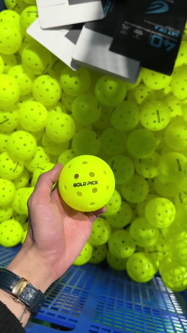 Hộp 6 quả bóng thi đấu Pickleball chính hãng Gold Pick, bóng 40 lỗ, nhựa nguyên sinh thực tế Hộp 6 quả bóng thi đấu Pickleball chính hãng Gold Pick, bóng 40 lỗ, nhựa nguyên sinh - Góc chụp chi tiết thực tế 33