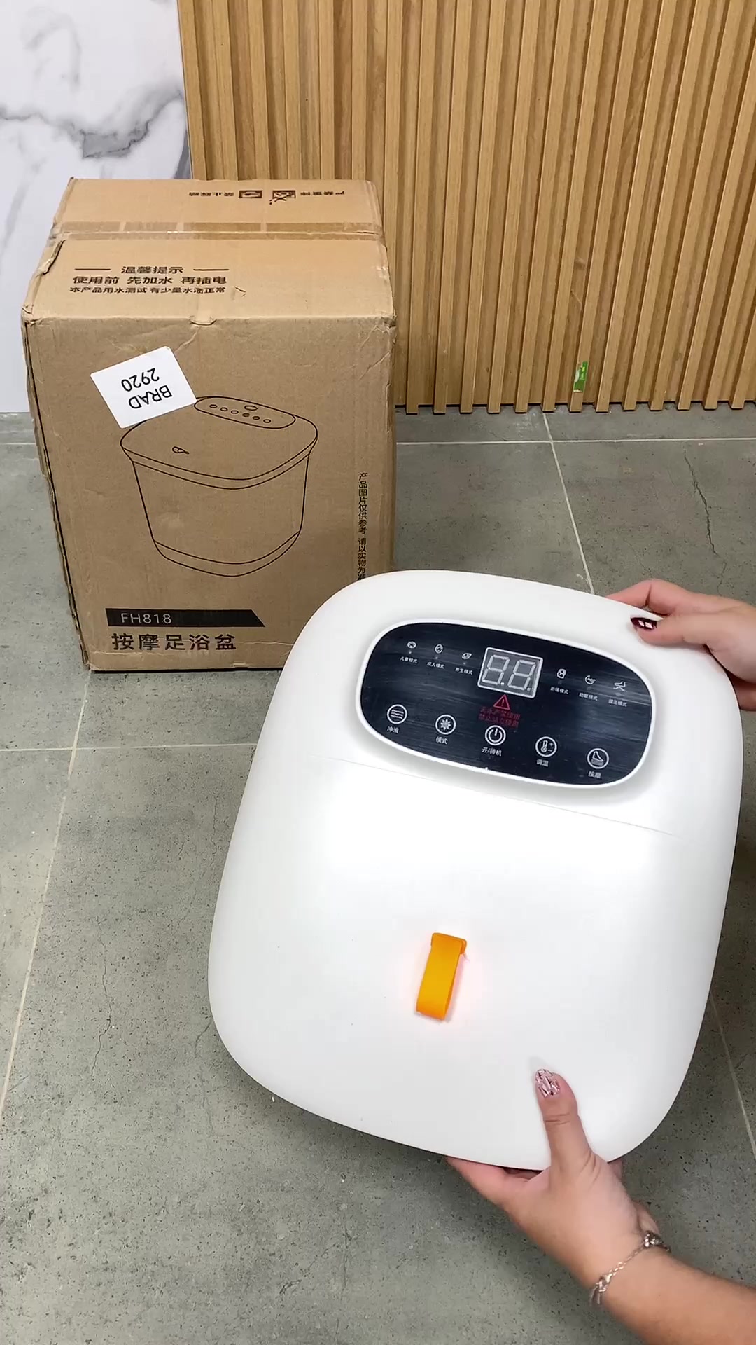 Tính năng Bồn ngâm chân massage tự động FH818 (520W),có remote Chi tiết tính năng nổi bật và chất liệu bền bỉ của Bồn ngâm chân massage tự động FH818 (520W),có remote