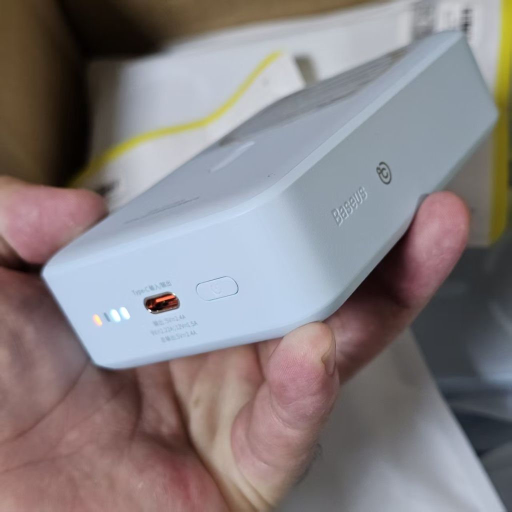 Pin dự phòng không dây 20000mAh Baseus, sạc nhanh 20w, có Magsafe ( màu trắng ) - Ảnh 6