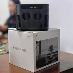Máy chiếu A1 -1080P, có chạy Android, 2 cổng USB, không có HDMI.