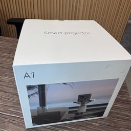 Máy chiếu A1 -1080P, có chạy Android, 2 cổng USB, không có HDMI.