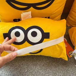 Bộ 2 gối tựa đầu + 2 gối tựa lưng ô tô Minions ( chính hãng )