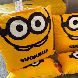 Bộ 2 gối tựa đầu + 2 gối tựa lưng ô tô Minions ( chính hãng )