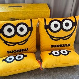 Bộ 2 gối tựa đầu + 2 gối tựa lưng ô tô Minions ( chính hãng )