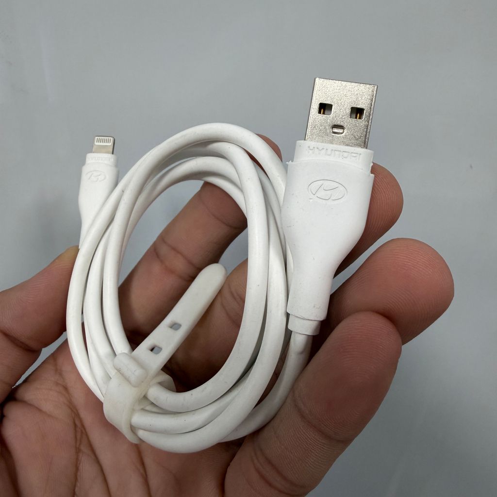 Dây cáp sạc nhanh iPhone USB - A Hyundai ( ko hộp ) thực tế Dây cáp sạc nhanh iPhone USB - A Hyundai ( ko hộp ) - Góc chụp chi tiết thực tế 7