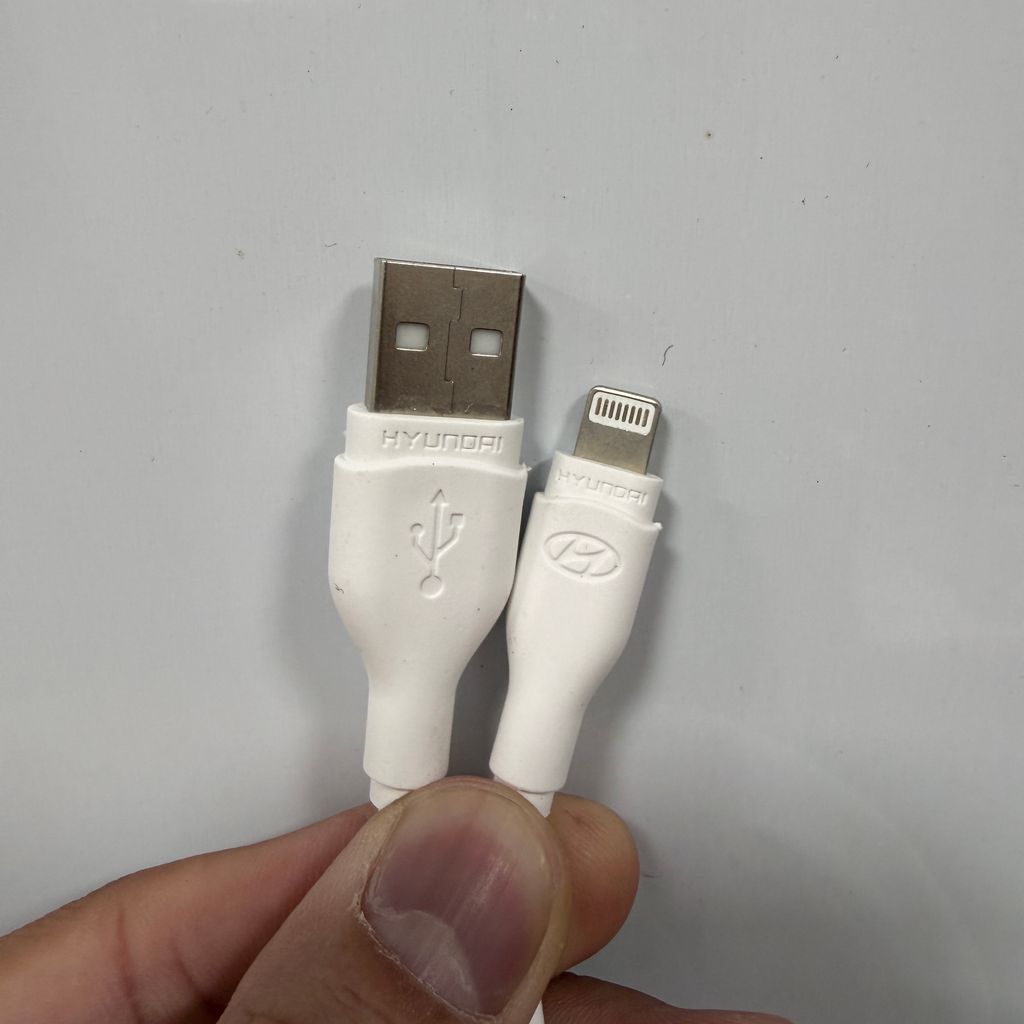 Dây cáp sạc nhanh iPhone USB - A Hyundai ( ko hộp ) thực tế Dây cáp sạc nhanh iPhone USB - A Hyundai ( ko hộp ) - Góc chụp chi tiết thực tế 8