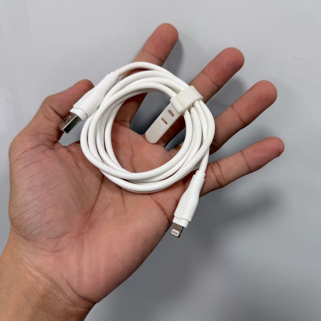 Dây cáp sạc nhanh iPhone USB - A Hyundai ( ko hộp ) thực tế Dây cáp sạc nhanh iPhone USB - A Hyundai ( ko hộp ) - Góc chụp chi tiết thực tế 4