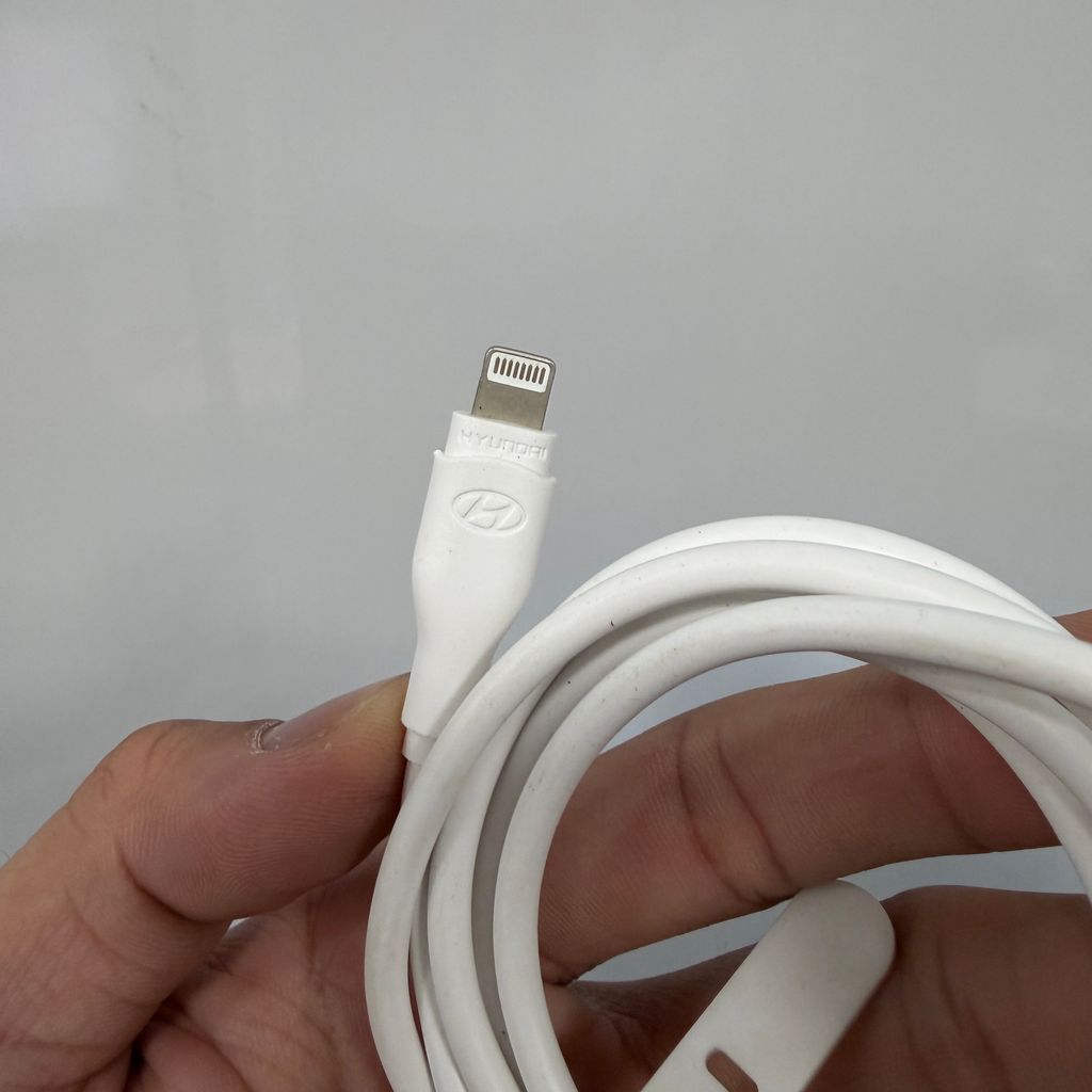 Dây cáp sạc nhanh iPhone USB - A Hyundai ( ko hộp ) thực tế Dây cáp sạc nhanh iPhone USB - A Hyundai ( ko hộp ) - Góc chụp chi tiết thực tế 5