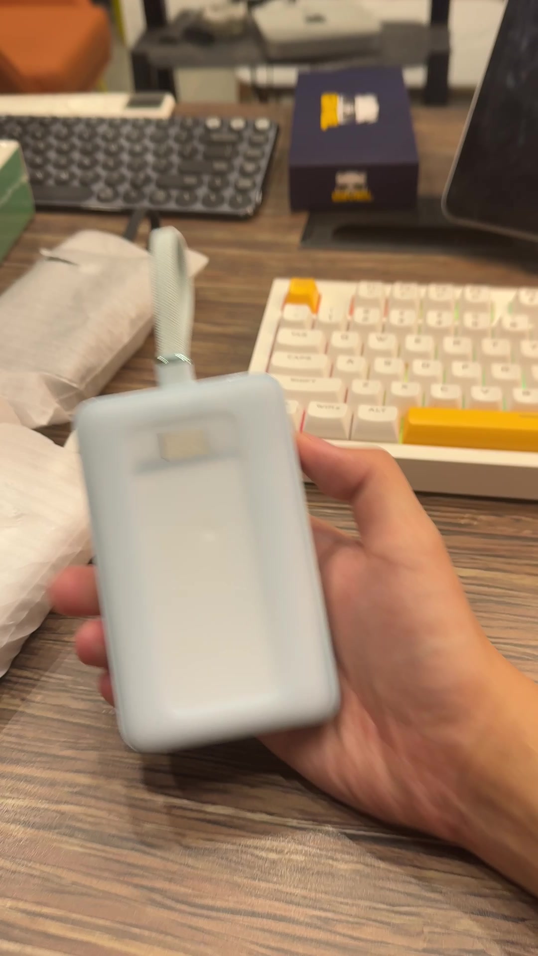 Pin dự phòng 20.000mAh sạc nhanh 30W ko hộp ( nhà máy Anker ) thực tế Pin dự phòng 20.000mAh sạc nhanh 30W ko hộp ( nhà máy Anker ) - Góc chụp chi tiết thực tế 4