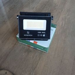 Đèn pha Led năng lượng mặt trời Novatech ( Pháp ), 10W chống nước IP65, liền P…